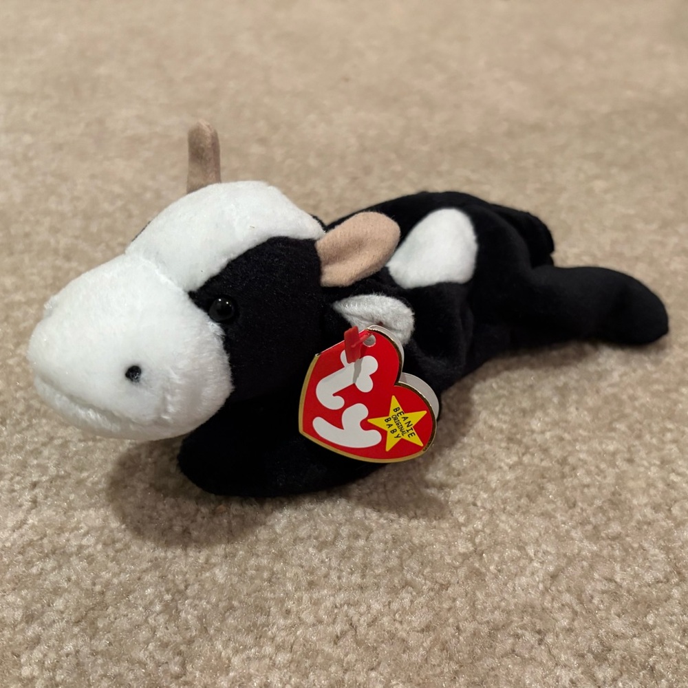 NWT, Vintage 1994 ‘Daisy’ the Cow Beanie Baby by Ty Inc.